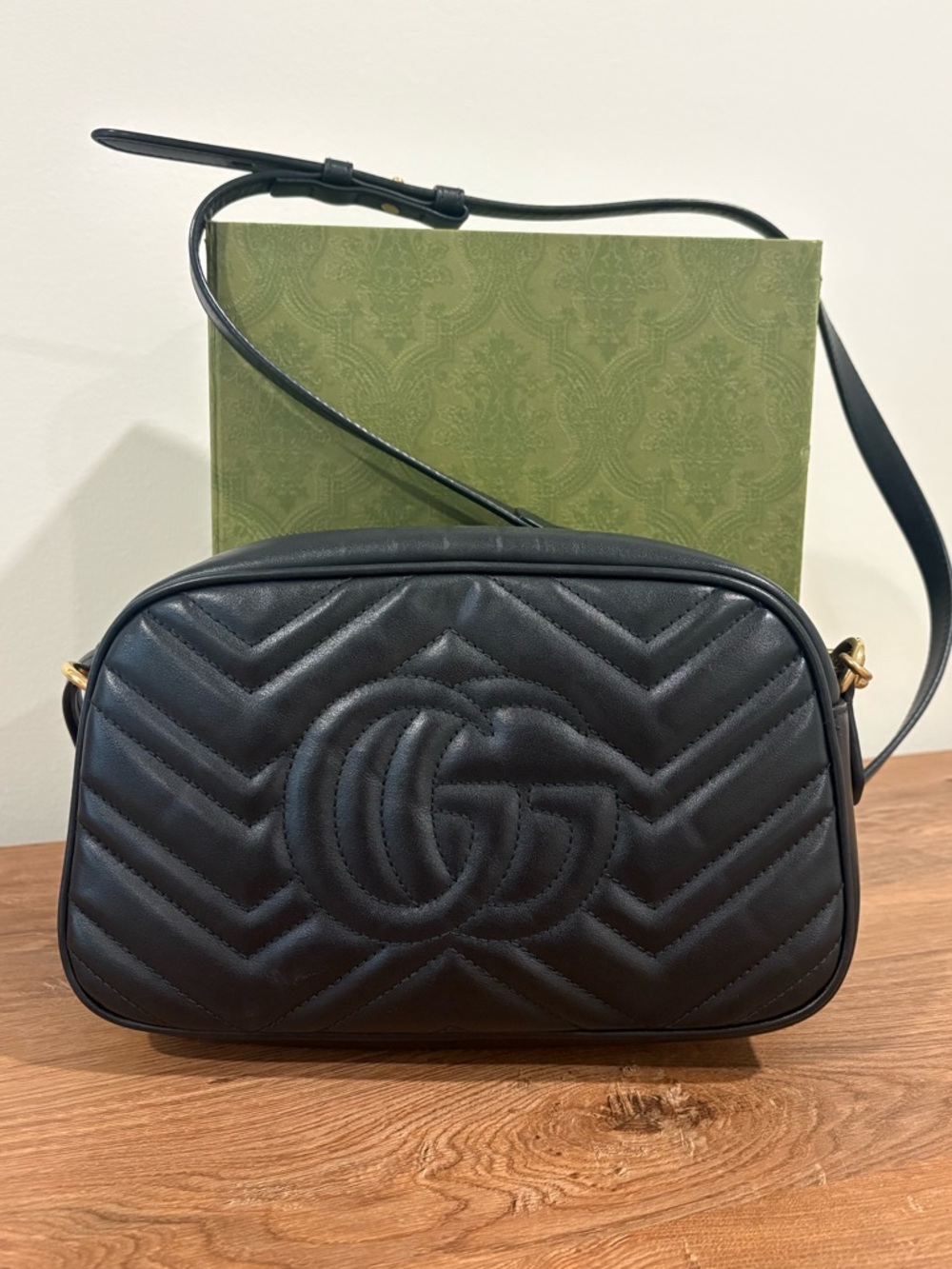Gucci Black Chevron Leather Small Camera Bag with Gold Double G - Picture 5 of 9